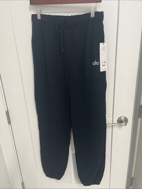 ALO Yoga Men’s Black Elastic Waist Joggers